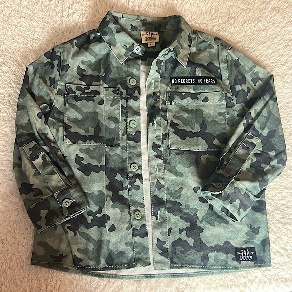 Feathers 4 Arrow Camo Button Up